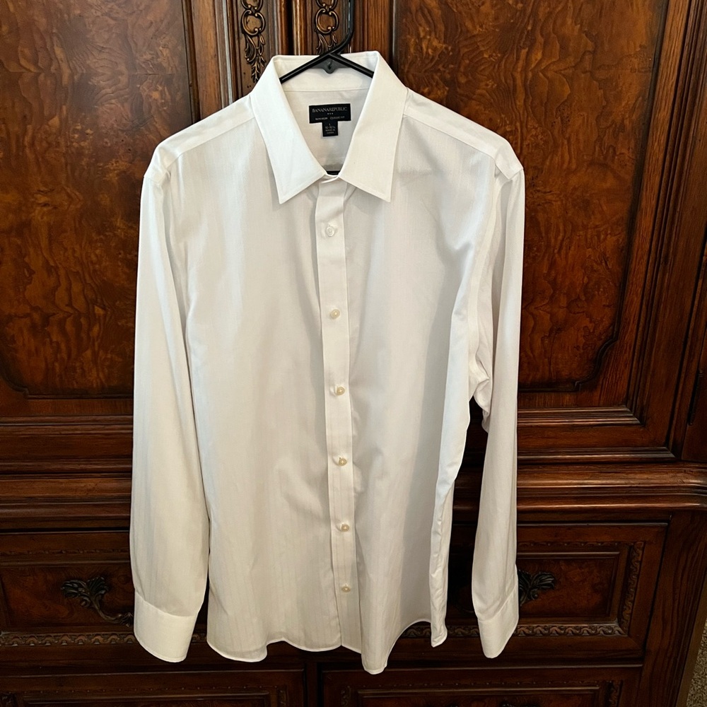 Banana Republic Men's White Dress Shirt - Classic Spread Collar Size Large
